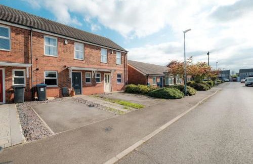 Charming House with Free Parking - Photo 23