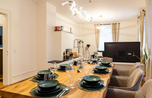 Charaktervolle 122qm Altbau-Ferienwohnung mit Stuck, viel Platz für Familien & Gruppen bis zu 8 Personen, Parkplatz inklusive - Foto 3