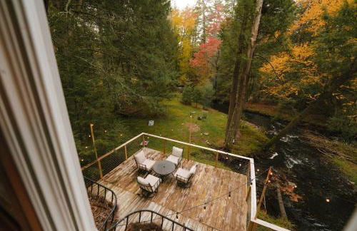 Enchanting River- Water Front A-Frame Cabin - Foto 4