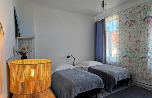 Moderne 4 Zimmer Apartment mit Bergblick Stadtzentrum Contactless Check-in - Foto 13