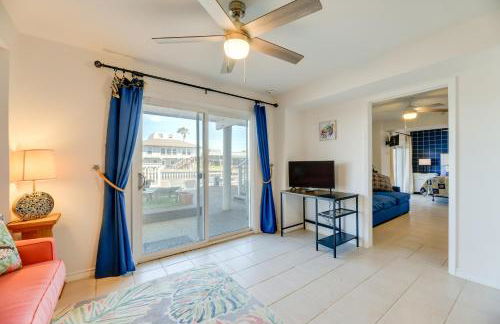 Waterfront Home with Deck and Pool in City-by-the-Sea - Foto 22