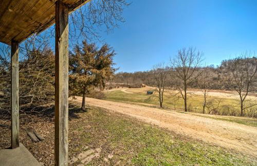 The Burgundy Cabin Iowa Retreat Pond and Fire Pit - Foto 15