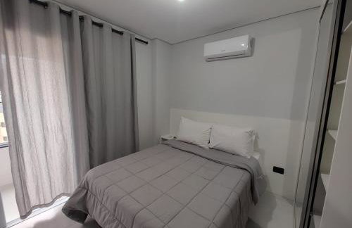 Apto com lazer completo, piscina, ar, mercadinho e pet friendly a 1 min da praia - Photo 11