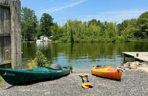 Paradise Island escape Riverfront in Clay, NY - Foto 21