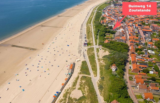 Cozy Holiday Home 3 Minutes From the Beach! - Photo 21