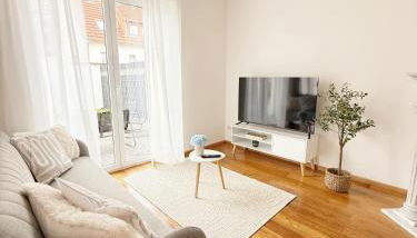 Luxuriöse Ferienvilla mit Garten, Gaming Zone & Netflix - Foto 5