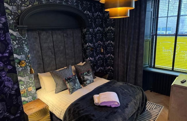 Secret Suites Lancaster - Photo 3