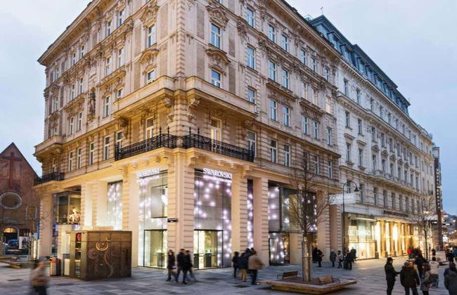 Swarovski House Guided Tour + Champagne - Photo 1