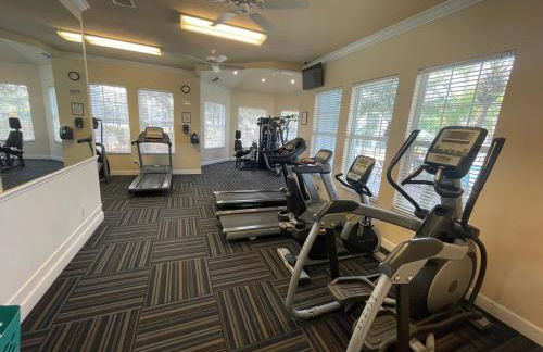 Beautiful Apartment Near Disney - Photo 24