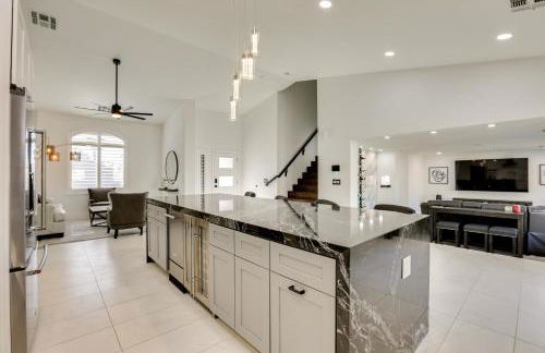 7 Mi to State Farm Stadium Family Home with Pool - Foto 8