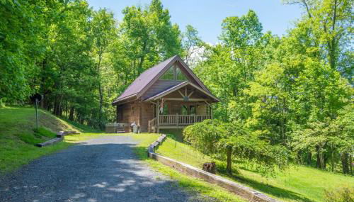 Updated Cabin Mins from Downtown West Jefferson- Hot Tub, Porches, Dogs OK - Foto 2