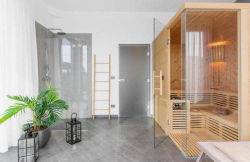 Villa Nura for 8 persons near Poreč with 36 m2 heated pool, with sauna & sea view - Foto 2