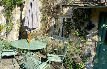 Charming Escape - Dog-Friendly Writer's Stone Cottage in the Stroud Valleys - Photo 39