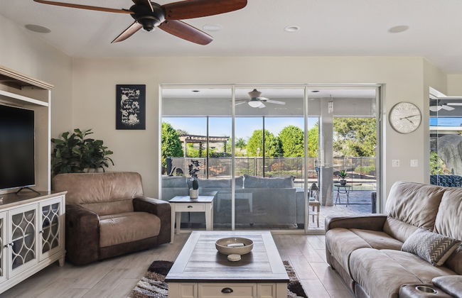 Family Paradise With Private Heated Pool 5 Bedroom Home by RedAwning - Photo 1