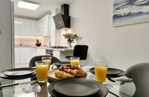 Borage House- Crawley,3BR House, Wifi, Parking, Close to Gatwick Airport, Contractor friendly, short and long term stays welcome - Foto 38