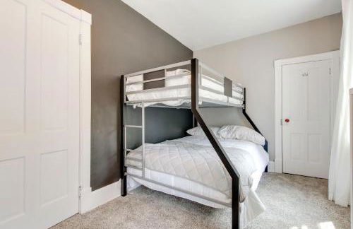 3 Mi to Road America Spacious Elkhart Lake Home! - Foto 26