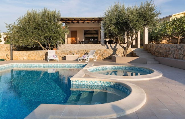 Spacious Holiday Home With Swimming Pool - Foto 19