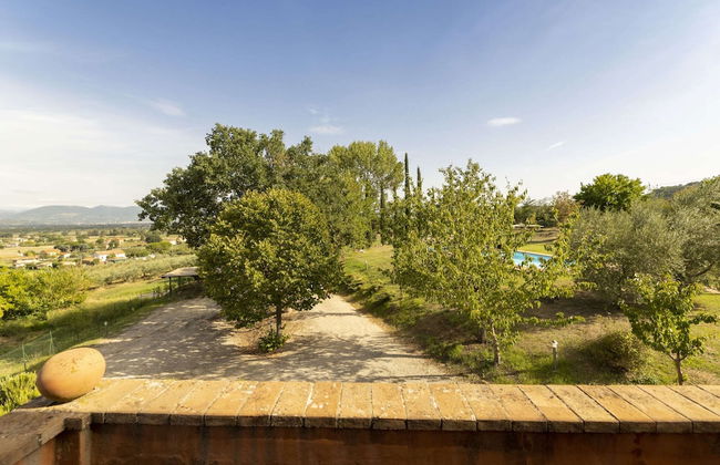 Classic Villa for Family With Pets - Photo 23