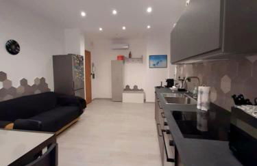 Titti's House 2 con pargheggio gratis in garage custodito o libero in strada - Foto 11