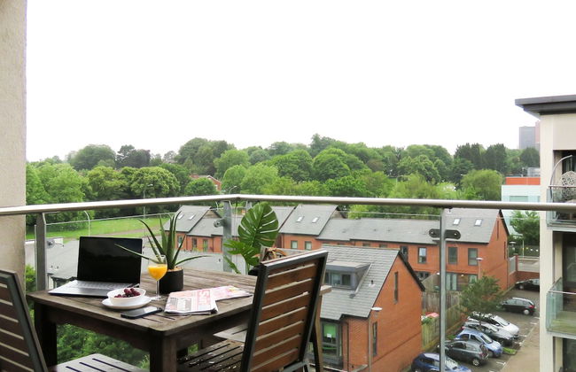 Tudors eSuites Two Bedroom & Balcony - Photo 16