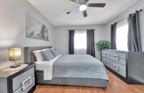 Family & Pet Friendly Getaway with Porch Fire Pit & Yard - Foto 5