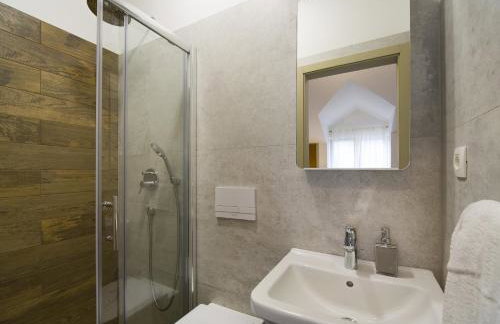 Villa Vision with Heated Pool & Jacuzzi in Sestanovac - Foto 27