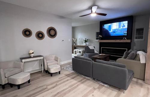 Large Five Bedroom house with outdoor patio with Jacuzzi and television! - Foto 18