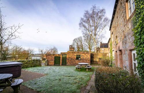 School House, cosy cottage for 12 with hot tub in the Peak District - Photo 44
