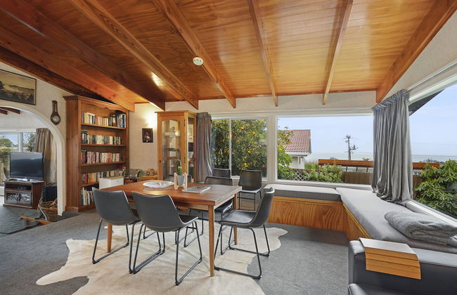 Lakeview Escape with spa - sauna - patio - Photo 21