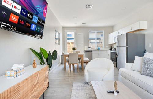 Elegant Two Bedroom Apartment with Free Parking and Plush Beds - Foto 19