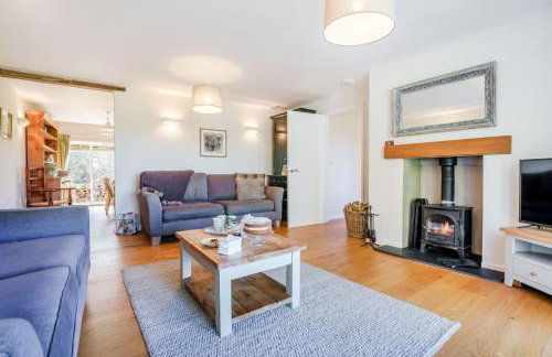 3 Bed in Staplecross oc-rh1162 - Photo 1