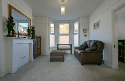 Home away from home by the sea - Foto 16