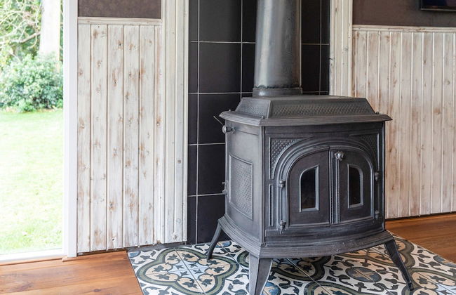 Fantastic Chalet Near Open Waterways, hot tub - Photo 30