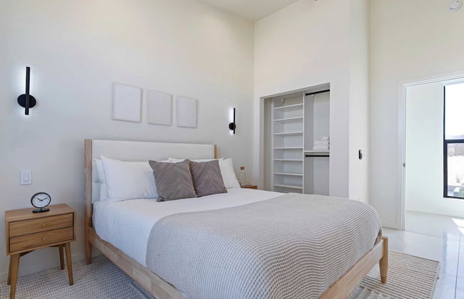 Private Pool, Hot Tub, Firepit Modern Oasis Blue Mirage by Avantstay - Foto 15