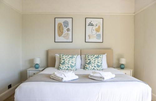 5 Bed Seaside Property with Garden , Parking and Games Room - Foto 2