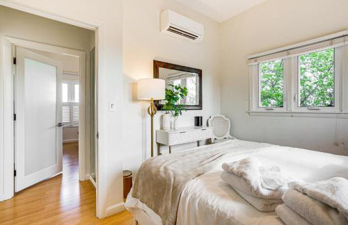 Elegant Gloucester Beach Getaway with Ocean Views! - Foto 18