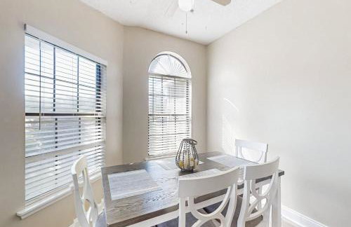 Spacious and quiet home with private patio & enclosed yard - Foto 7