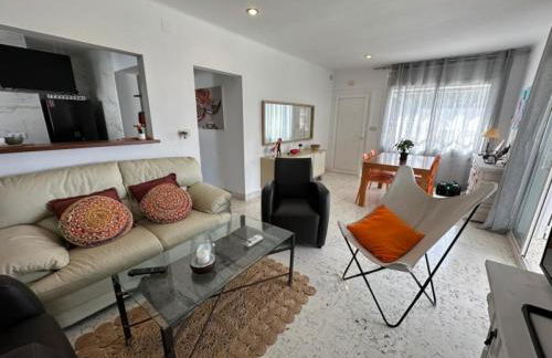 Preciosa casa con piscina desbordante y vistas al mar - Foto 21