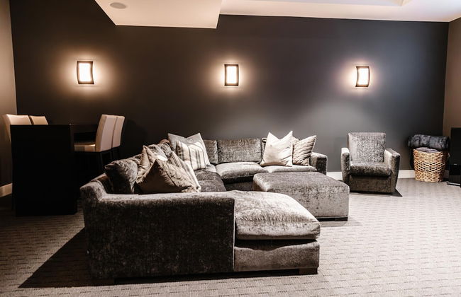 Lakeview Luxury Home in Vineyard w Infinity Pool hot tub - Photo 9