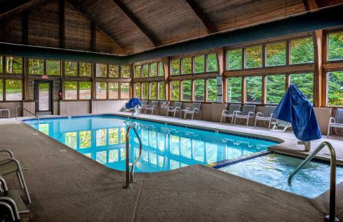 Indoor Pool and Golf Course Views Lake Lure Condo! - Foto 33