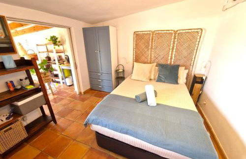 The Alicante Old Town artist workshop, Impressive rooftop, terrace with amazing city views and sea views, BBQ, Air conditioner, Wifi - Foto 10