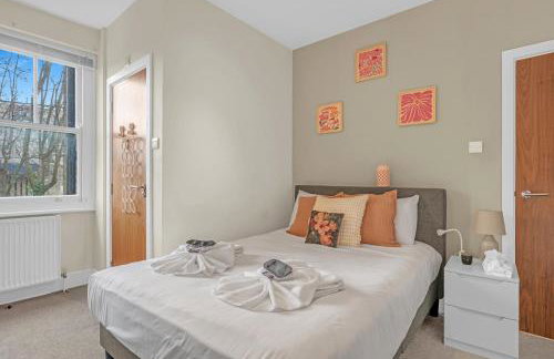 Designer 1-Bed Flat, 1-Min to Tube, Fast Central London Access - Foto 5