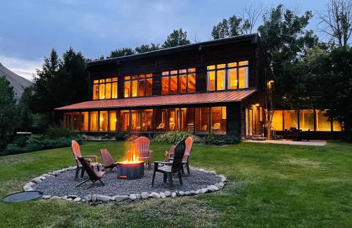 Bear Lodge with private Pool, Hottub, and Sauna! - Photo 3