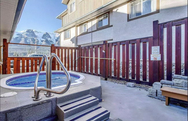 Banff Boundary Lodge Mountainview Studio - Photo 11