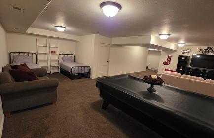 Wasatch Retreat 5 bed 3 5 bath pool table game room - Photo 52