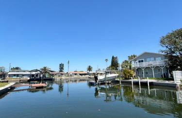 Gorgeous Seaside Seashell Cottage! - Photo 5