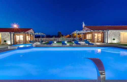 Promina luxury villa with 72sqm Heated Pool, Jacuzzi, Infrared Sauna, Tennis court, Media room - Foto 39