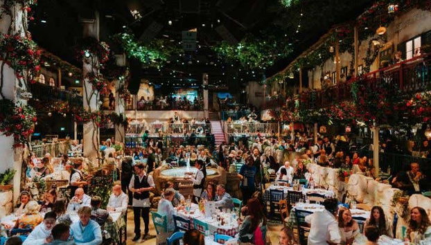 Entradas para Mamma Mia! The Party - Foto 5, Cenando durante Mamma Mia! The Party