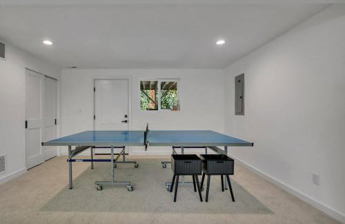 Stylish Bellevue Retreat - Photo 8