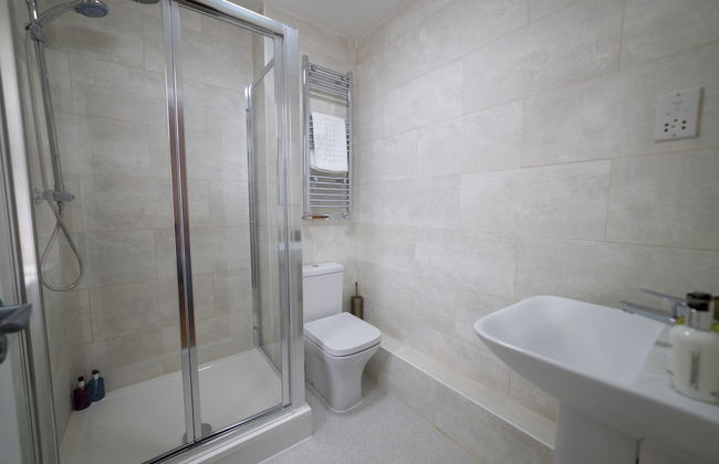 London Heathrow Serviced Apartments - Photo 40